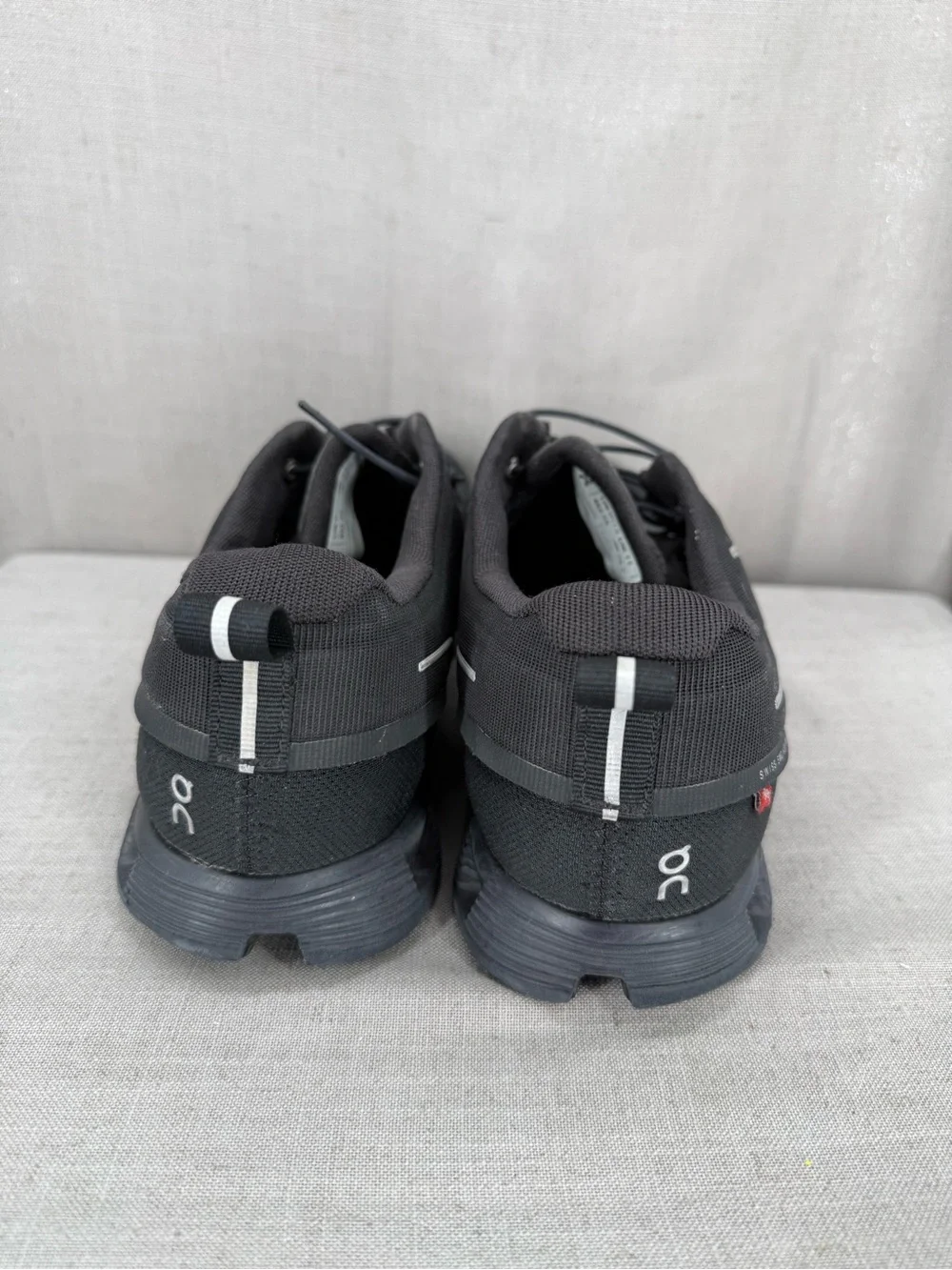 On running Cloud 6 Waterproof Black Casual Running Shoes | Men's Size 11.5 US